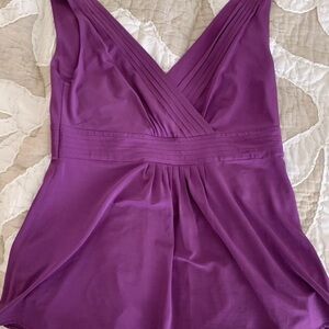 Elie Tahari Hillary Vneck princess blouse Medium sleeveless plum NWT
MSRP $198